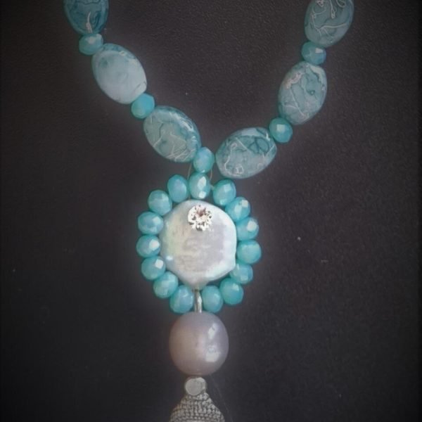 Collier perles en verre vertes craquelées, perles à facettes, perle d’eau douce, tête de Bouddha